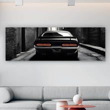 Lade das Bild in den Galerie-Viewer, Aluminiumbild gebürstet Muscle Car in düsterer Gasse Panorama