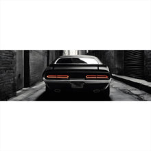 Lade das Bild in den Galerie-Viewer, Spannrahmenbild Muscle Car in düsterer Gasse Panorama