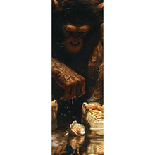 Lade das Bild in den Galerie-Viewer, Spannrahmenbild Muskulärer Affe mit goldenen Sneaker Panorama Hoch