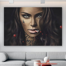 Lade das Bild in den Galerie-Viewer, Poster Mystische Frau mit intensivem Blick Querformat