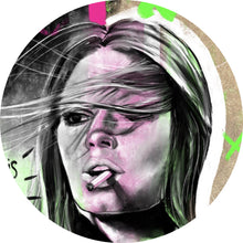 Lade das Bild in den Galerie-Viewer, Aluminiumbild Nachdenkliche Frau mit Zigarette Kreis