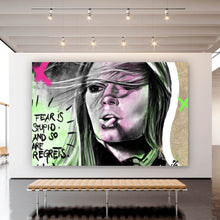 Lade das Bild in den Galerie-Viewer, Aluminiumbild Nachdenkliche Frau mit Zigarette Querformat