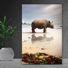 Lade das Bild in den Galerie-Viewer, Spannrahmenbild Nashorn an der Küste Hochformat