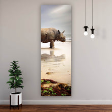 Lade das Bild in den Galerie-Viewer, Aluminiumbild gebürstet Nashorn an der Küste Panorama Hoch