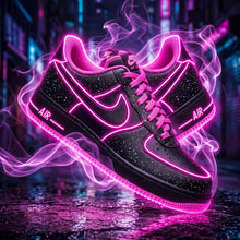 Lade das Bild in den Galerie-Viewer, Poster Neon Sneaker mit urbanem Flair Quadrat
