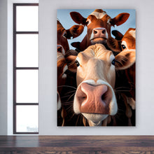 Lade das Bild in den Galerie-Viewer, Spannrahmenbild Neugierige Kühe Nahaufnahme Hochformat