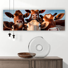Lade das Bild in den Galerie-Viewer, Poster Neugierige Kühe Nahaufnahme Panorama