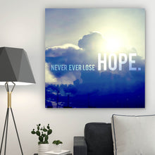 Lade das Bild in den Galerie-Viewer, Leinwandbild Never Lose Hope Quadrat