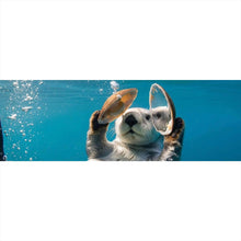 Lade das Bild in den Galerie-Viewer, Spannrahmenbild Niedlicher Otter mit Muscheln im Wasser Panorama
