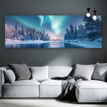 Lade das Bild in den Galerie-Viewer, Aluminiumbild gebürstet Nordlicht über verschneiter Winterlandschaft Panorama