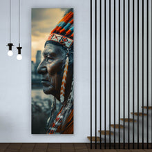 Lade das Bild in den Galerie-Viewer, Aluminiumbild Porträt eines Indianers vor moderner Skyline Panorama Hoch