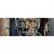 Lade das Bild in den Galerie-Viewer, Aluminiumbild Porträt Mann mit Brille Panorama