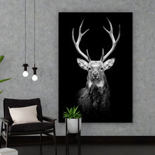 Lade das Bild in den Galerie-Viewer, Leinwandbild Portrait Anmutiger Hirsch Hochformat