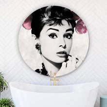 Lade das Bild in den Galerie-Viewer, Aluminiumbild gebürstet Portrait Audrey Hepburn mit Blüten Kreis