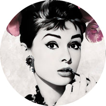 Lade das Bild in den Galerie-Viewer, Aluminiumbild gebürstet Portrait Audrey Hepburn mit Blüten Kreis