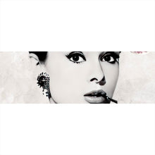 Lade das Bild in den Galerie-Viewer, Poster Portrait Audrey Hepburn mit Blüten Panorama