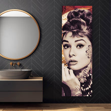 Lade das Bild in den Galerie-Viewer, Poster Portrait Audrey Hepburn Retro Panorama Hoch