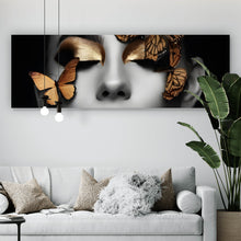 Lade das Bild in den Galerie-Viewer, Aluminiumbild gebürstet Portrait einer Frau mit goldenen Schmetterlingen Panorama