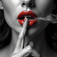 Lade das Bild in den Galerie-Viewer, Aluminiumbild Rauchige rote Lippen Quadrat