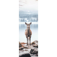 Lade das Bild in den Galerie-Viewer, Leinwandbild Rehe am ruhigen Seeufer betrachten Panorama Hoch