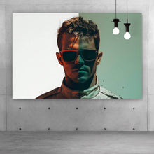 Lade das Bild in den Galerie-Viewer, Aluminiumbild Rennfahrer Porträt Querformat