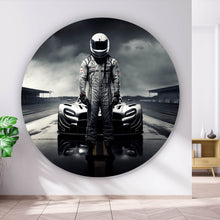 Lade das Bild in den Galerie-Viewer, Aluminiumbild gebürstet Rennfahrer vor Auto auf nasser Rennstrecke Kreis