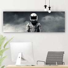 Lade das Bild in den Galerie-Viewer, Aluminiumbild Rennfahrer vor Auto auf nasser Rennstrecke Panorama