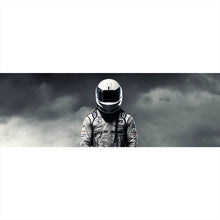 Lade das Bild in den Galerie-Viewer, Acrylglasbild Rennfahrer vor Auto auf nasser Rennstrecke Panorama