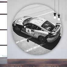 Lade das Bild in den Galerie-Viewer, Aluminiumbild Rennwagen auf Rennstrecke Kreis