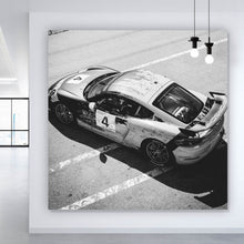 Lade das Bild in den Galerie-Viewer, Poster Rennwagen auf Rennstrecke Quadrat