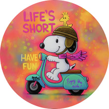 Lade das Bild in den Galerie-Viewer, Aluminiumbild Retro Cartoon Hund fährt Roller Pop Art Kreis