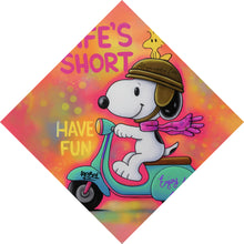 Lade das Bild in den Galerie-Viewer, Aluminiumbild gebürstet Retro Cartoon Hund fährt Roller Pop Art Raute