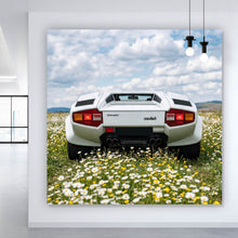 Lade das Bild in den Galerie-Viewer, Aluminiumbild gebürstet Retro Sportwagen in malerischer Landschaft Quadrat