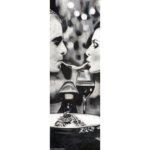 Lade das Bild in den Galerie-Viewer, Acrylglasbild Romantisches Abendessen Paar teilt Spaghetti Panorama Hoch