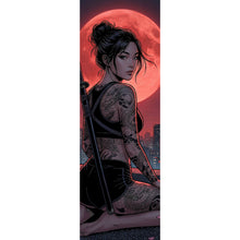 Lade das Bild in den Galerie-Viewer, Poster Samurai Frau bei Vollmond Panorama Hoch