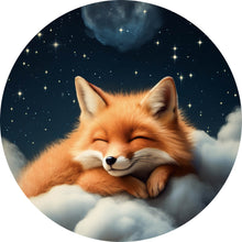 Lade das Bild in den Galerie-Viewer, Aluminiumbild gebürstet Schlafender Fuchs auf Wolken unter funkelndem Sternenhimmel Kreis