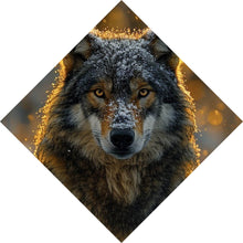 Lade das Bild in den Galerie-Viewer, Leinwandbild Schnee bedeckter Wolf mit intensiven Augen No.2 Raute