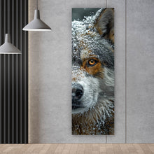 Lade das Bild in den Galerie-Viewer, Acrylglasbild Schnee bedeckter Wolf mit intensiven Augen Panorama Hoch