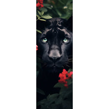 Lade das Bild in den Galerie-Viewer, Aluminiumbild Schwarzer Panther hinter roten Blüten Panorama Hoch