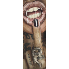 Lade das Bild in den Galerie-Viewer, Poster Sexy Tattoo Girl Mittelfinger Panorama Hoch