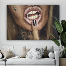 Lade das Bild in den Galerie-Viewer, Spannrahmenbild Sexy Tattoo Girl Mittelfinger Querformat