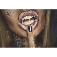 Lade das Bild in den Galerie-Viewer, Poster Sexy Tattoo Girl Mittelfinger Querformat