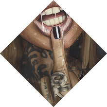 Lade das Bild in den Galerie-Viewer, Poster Sexy Tattoo Girl Mittelfinger Raute