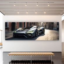 Lade das Bild in den Galerie-Viewer, Aluminiumbild Silberner Sportwagen fährt durch historische Stadtstraße Panorama