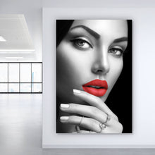 Lade das Bild in den Galerie-Viewer, Spannrahmenbild Sinnliche Frau mit roten Lippen Hochformat