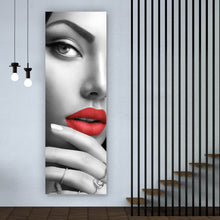 Lade das Bild in den Galerie-Viewer, Leinwandbild Sinnliche Frau mit roten Lippen Panorama Hoch