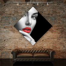 Lade das Bild in den Galerie-Viewer, Aluminiumbild Sinnliche Frau mit roten Lippen Raute