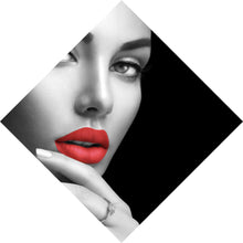 Lade das Bild in den Galerie-Viewer, Poster Sinnliche Frau mit roten Lippen Raute