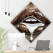 Lade das Bild in den Galerie-Viewer, Poster Sinnliche Lippen in Schokoladen Farben Raute