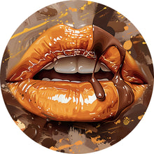 Lade das Bild in den Galerie-Viewer, Aluminiumbild gebürstet Sinnliche Lippen mit Schokolade Kreis